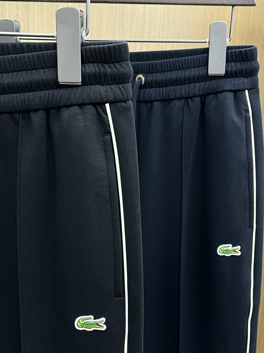 早春款 🔥🔥高级定制 2026春夏新款铜氨丝莫代尔空气层休闲卫裤，裤身上刺绣标志性品牌标识，客供定制品牌