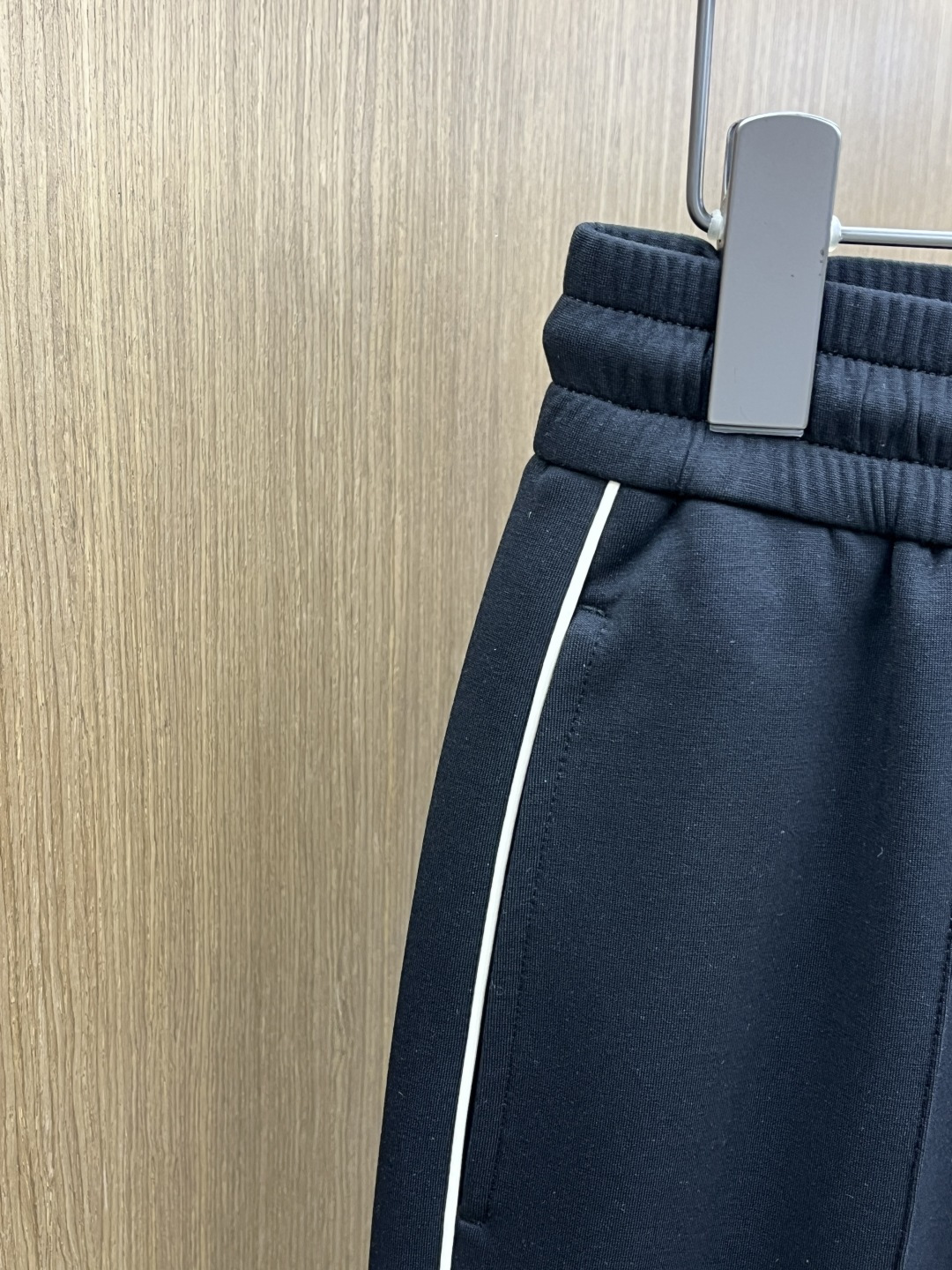 早春款 🔥🔥高级定制 2026春夏新款铜氨丝莫代尔空气层休闲卫裤，裤身上刺绣标志性品牌标识，客供定制品牌