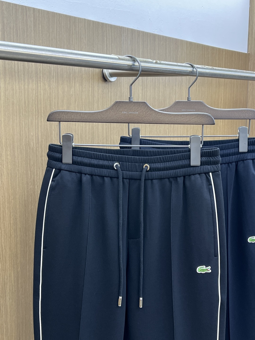 早春款 🔥🔥高级定制 2026春夏新款铜氨丝莫代尔空气层休闲卫裤，裤身上刺绣标志性品牌标识，客供定制品牌