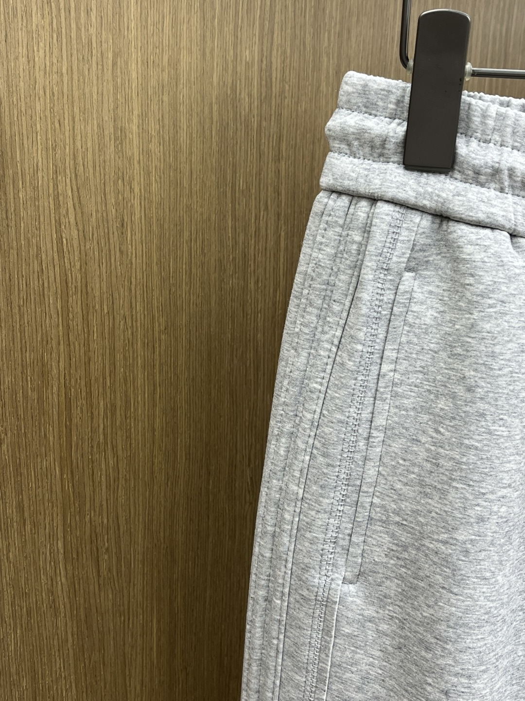 早春款 LV 🔥🔥高级定制 2026春夏新款铜氨丝莫代尔空气层休闲卫裤，裤身上刺绣标志性品牌标识，客供定