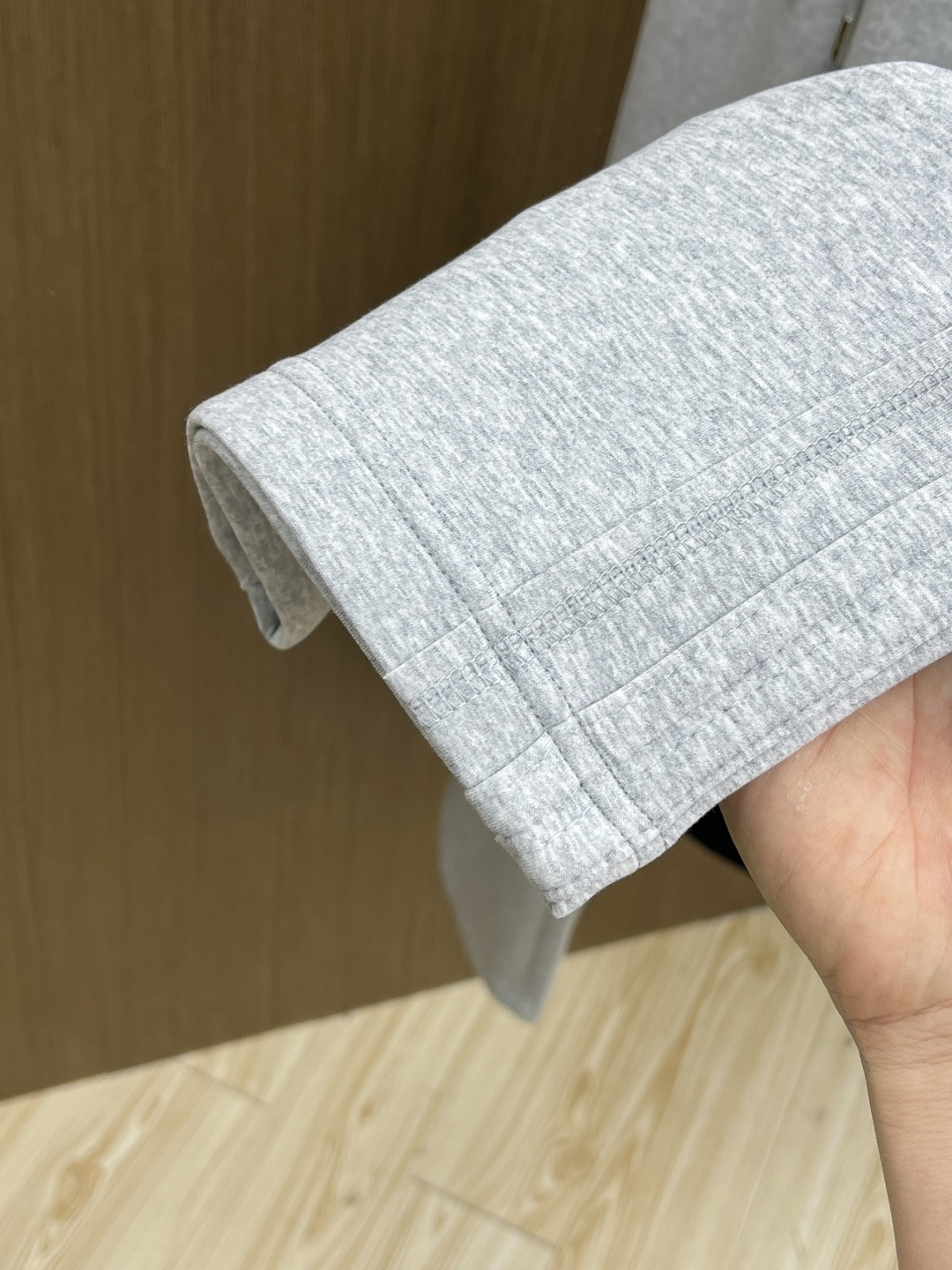 早春款 LV 🔥🔥高级定制 2026春夏新款铜氨丝莫代尔空气层休闲卫裤，裤身上刺绣标志性品牌标识，客供定