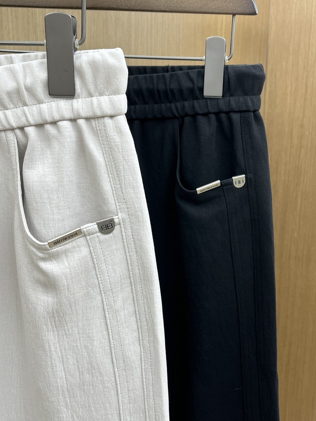 早春款 BBG 🔥🔥高级定制 2026春夏新款铜氨丝莫代尔空气层休闲卫裤，裤身上刺绣标志性品牌标识，客供