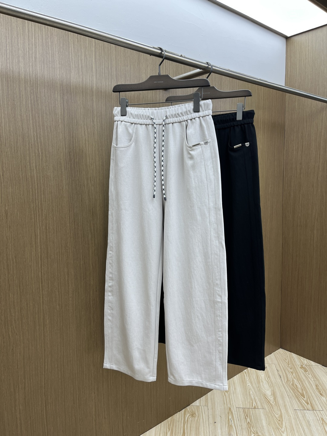 早春款 BBG 🔥🔥高级定制 2026春夏新款铜氨丝莫代尔空气层休闲卫裤，裤身上刺绣标志性品牌标识，客供