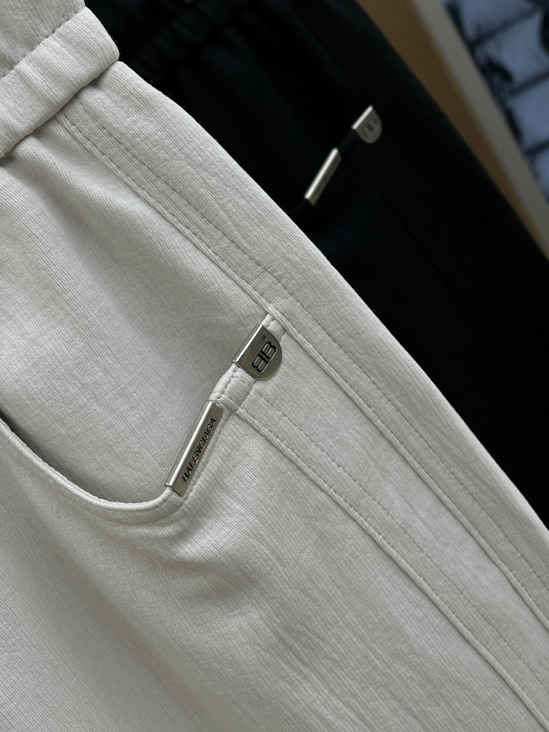 早春款 BBG 🔥🔥高级定制 2026春夏新款铜氨丝莫代尔空气层休闲卫裤，裤身上刺绣标志性品牌标识，客供