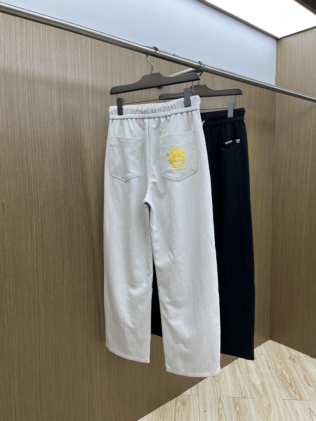 早春款 BBG 🔥🔥高级定制 2026春夏新款铜氨丝莫代尔空气层休闲卫裤，裤身上刺绣标志性品牌标识，客供