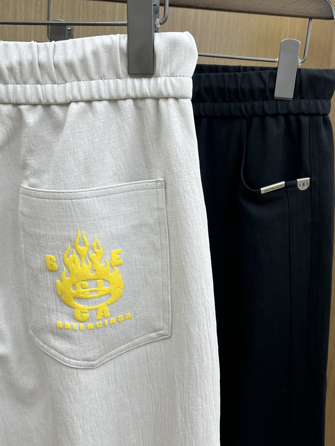 早春款 BBG 🔥🔥高级定制 2026春夏新款铜氨丝莫代尔空气层休闲卫裤，裤身上刺绣标志性品牌标识，客供