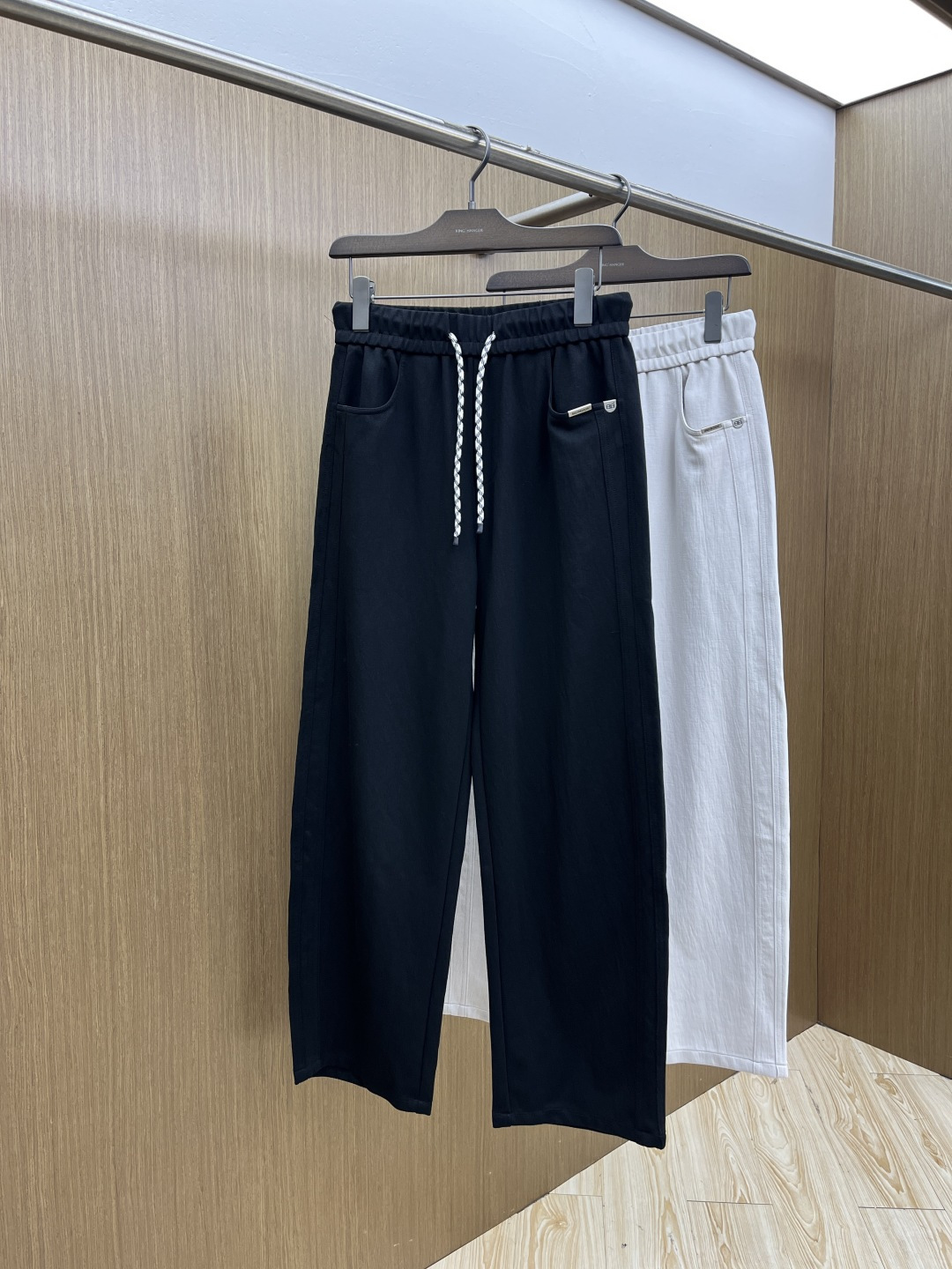 早春款 BBG 🔥🔥高级定制 2026春夏新款铜氨丝莫代尔空气层休闲卫裤，裤身上刺绣标志性品牌标识，客供