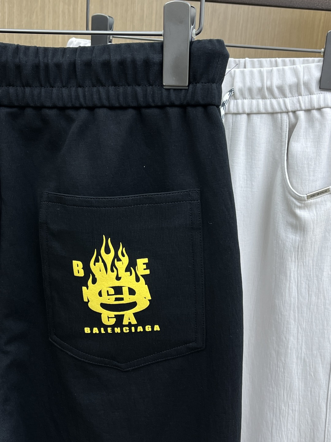 早春款 BBG 🔥🔥高级定制 2026春夏新款铜氨丝莫代尔空气层休闲卫裤，裤身上刺绣标志性品牌标识，客供