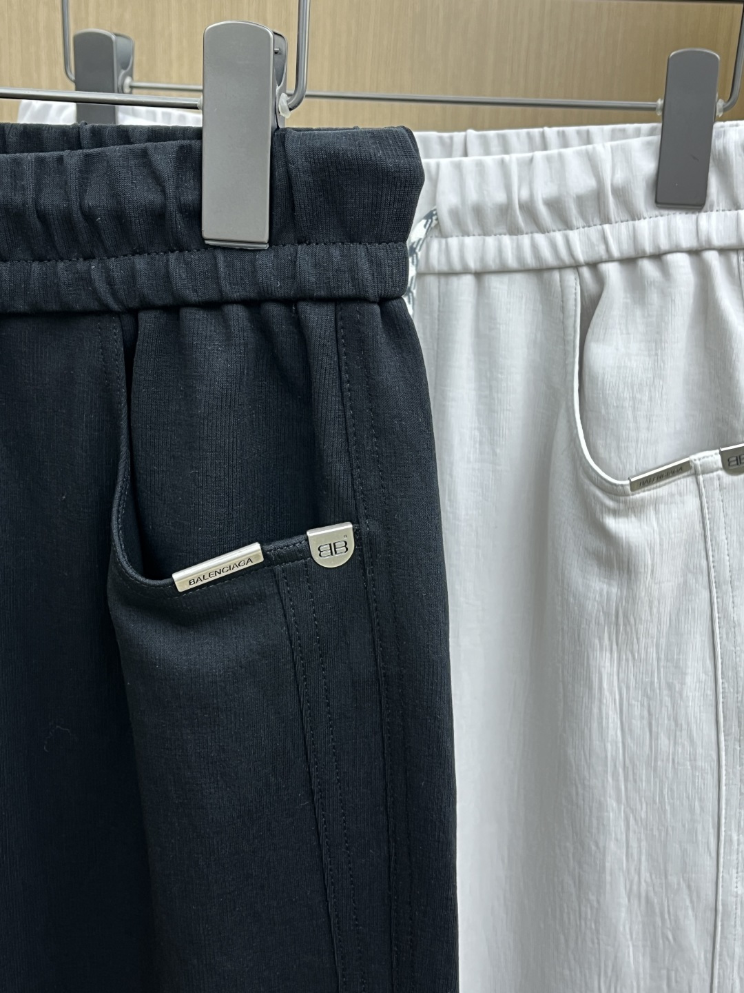 早春款 BBG 🔥🔥高级定制 2026春夏新款铜氨丝莫代尔空气层休闲卫裤，裤身上刺绣标志性品牌标识，客供