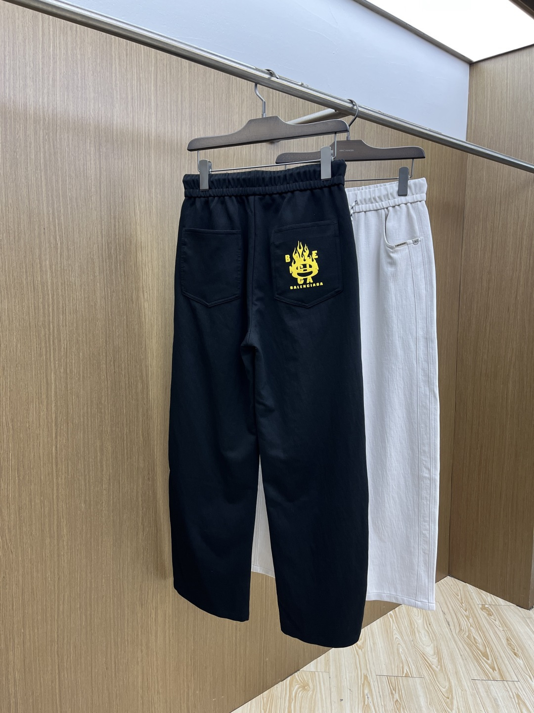 早春款 BBG 🔥🔥高级定制 2026春夏新款铜氨丝莫代尔空气层休闲卫裤，裤身上刺绣标志性品牌标识，客供