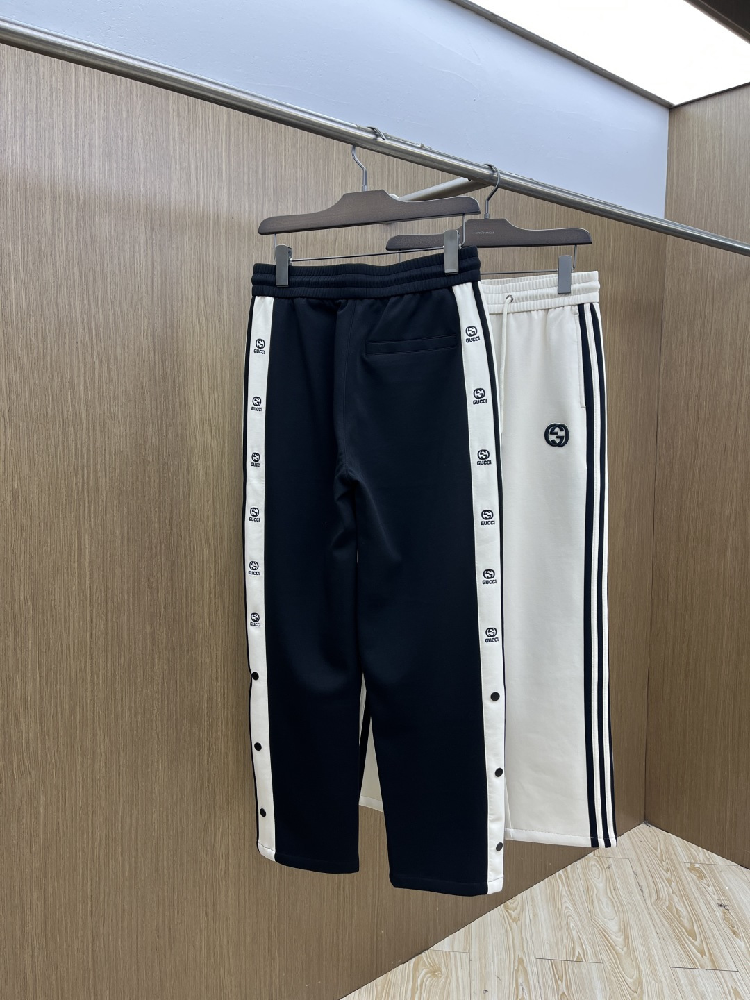 。🩵Guc 🔥🔥高级定制 2026春夏新款铜氨丝莫代尔空气层休闲卫裤，裤身上刺绣标志性品牌标识，客供定制