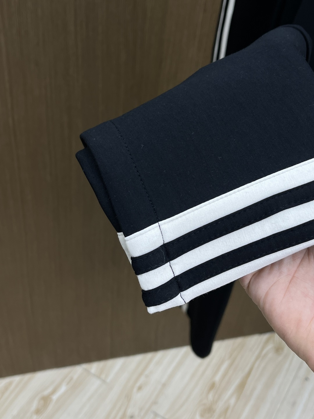 。🩵Guc 🔥🔥高级定制 2026春夏新款铜氨丝莫代尔空气层休闲卫裤，裤身上刺绣标志性品牌标识，客供定制