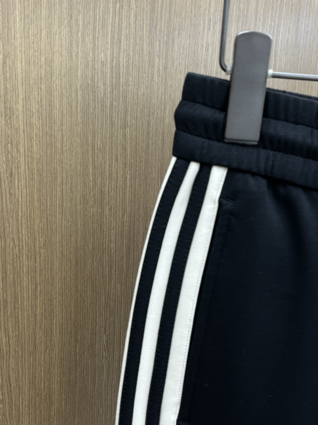 。🩵Guc 🔥🔥高级定制 2026春夏新款铜氨丝莫代尔空气层休闲卫裤，裤身上刺绣标志性品牌标识，客供定制