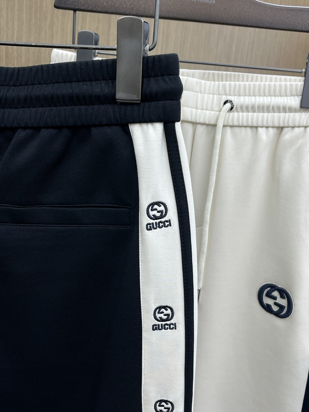 。🩵Guc 🔥🔥高级定制 2026春夏新款铜氨丝莫代尔空气层休闲卫裤，裤身上刺绣标志性品牌标识，客供定制