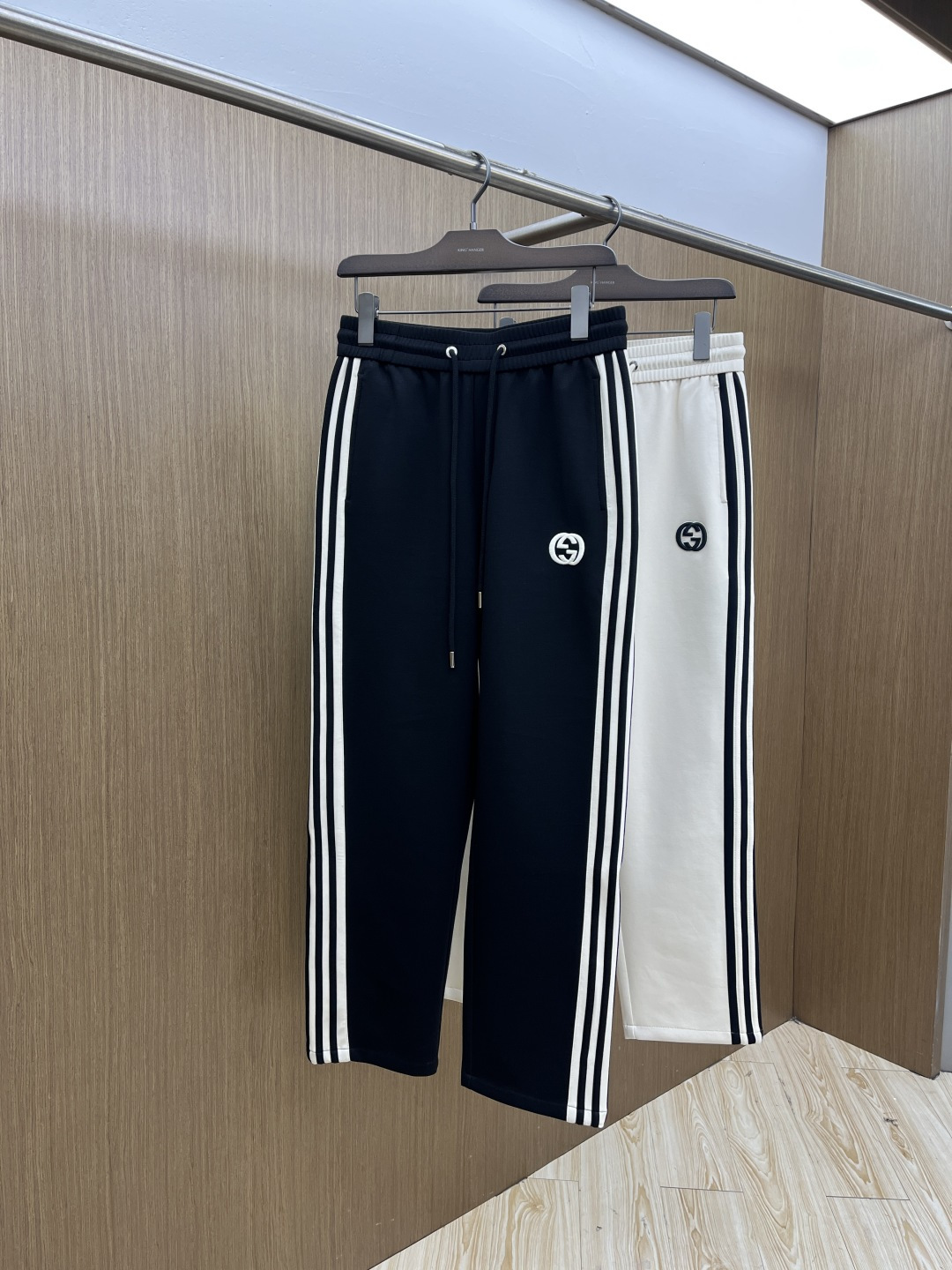 。🩵Guc 🔥🔥高级定制 2026春夏新款铜氨丝莫代尔空气层休闲卫裤，裤身上刺绣标志性品牌标识，客供定制