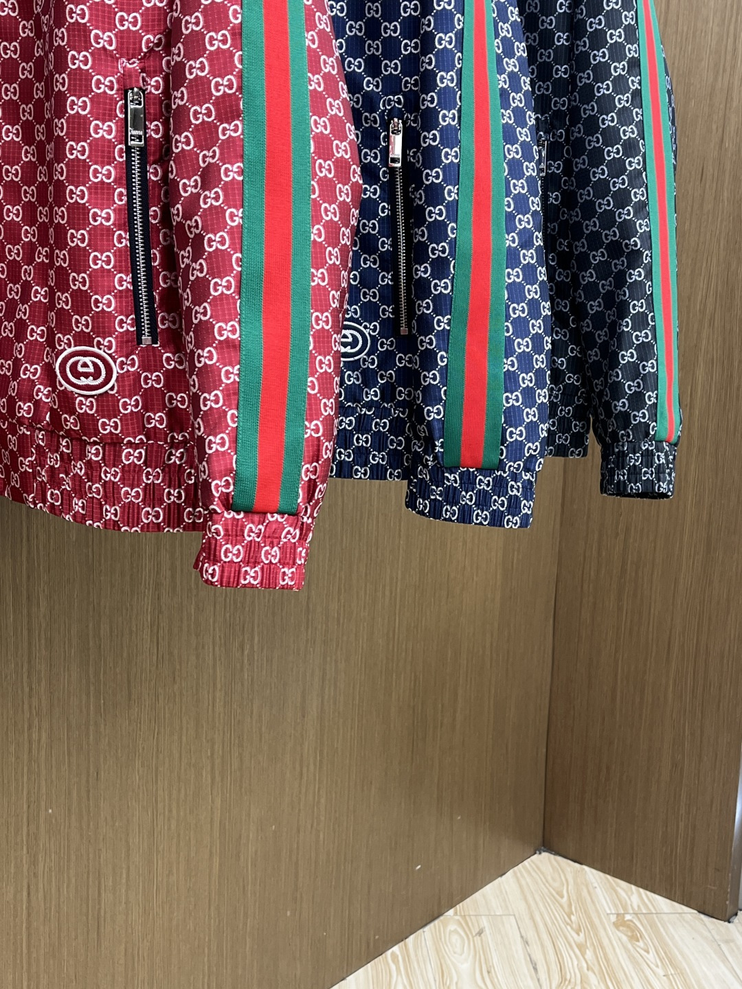 早春 Guc 🔥🔥早春系列，最新时尚立领夹克外套.处处细节显工艺足够的高级 结构性剪裁的设计改变来展现男