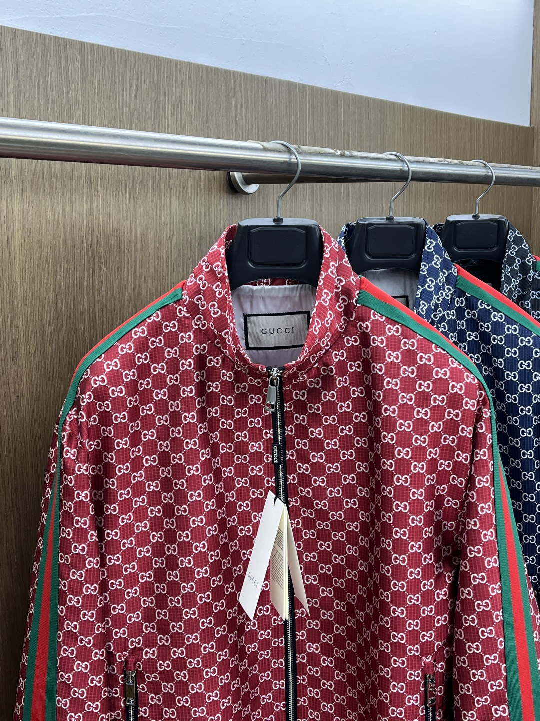 早春 Guc 🔥🔥早春系列，最新时尚立领夹克外套.处处细节显工艺足够的高级 结构性剪裁的设计改变来展现男