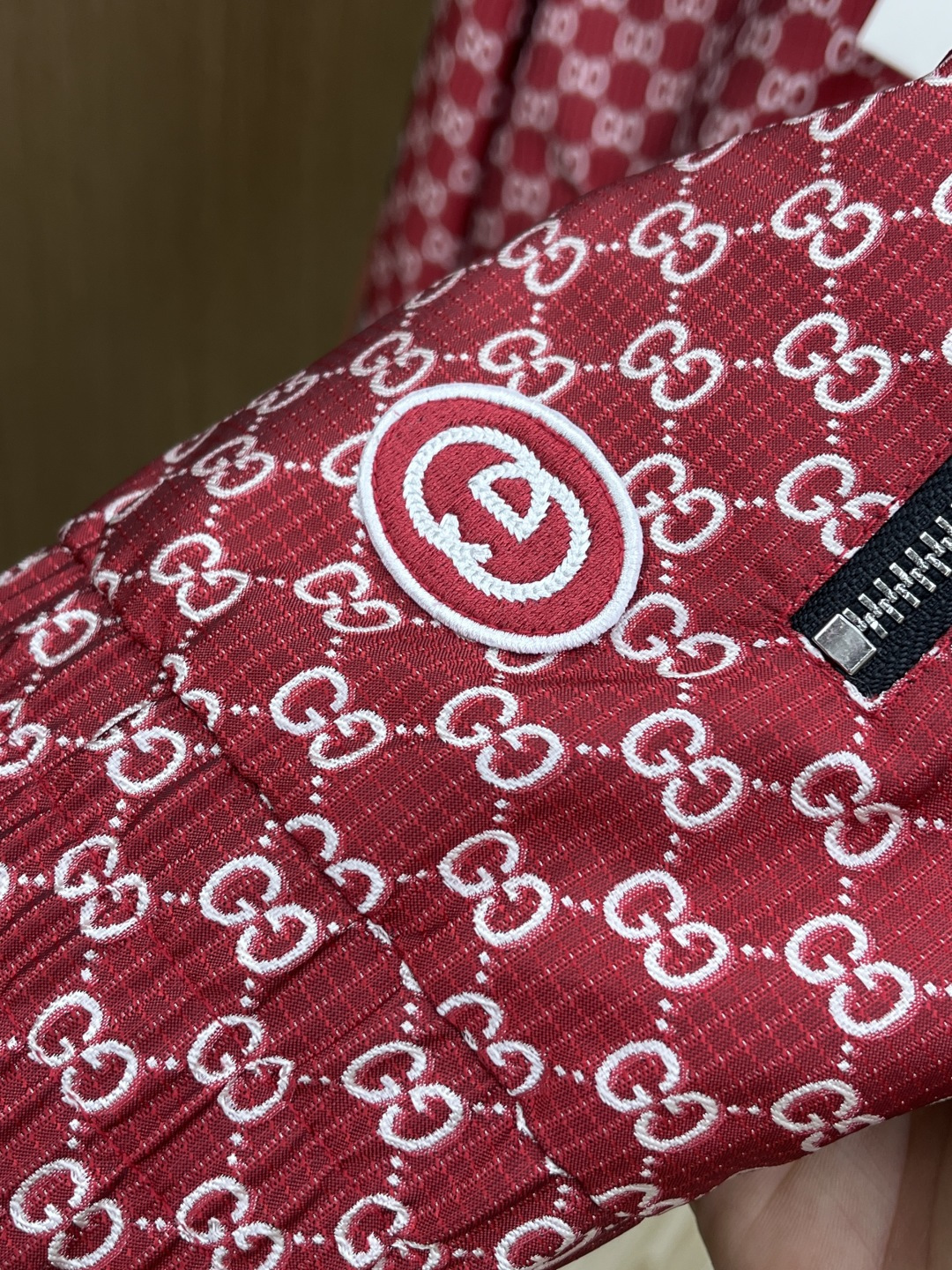 早春 Guc 🔥🔥早春系列，最新时尚立领夹克外套.处处细节显工艺足够的高级 结构性剪裁的设计改变来展现男