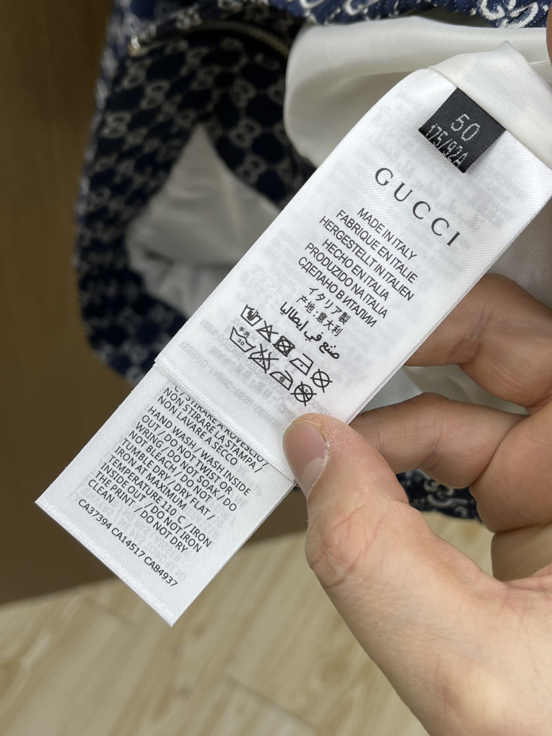 早春 Guc 🔥🔥早春系列，最新时尚立领夹克外套.处处细节显工艺足够的高级 结构性剪裁的设计改变来展现男