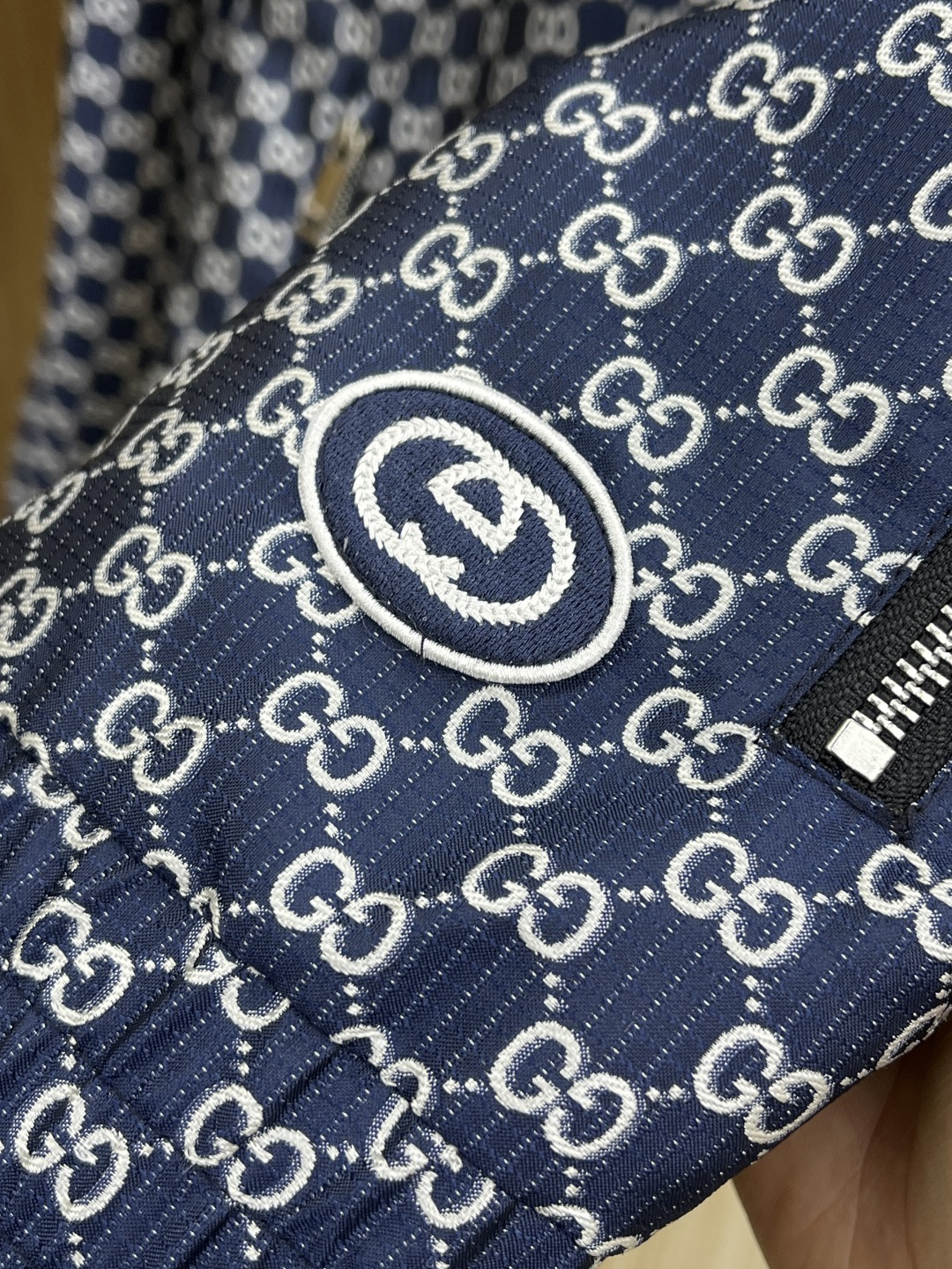 早春 Guc 🔥🔥早春系列，最新时尚立领夹克外套.处处细节显工艺足够的高级 结构性剪裁的设计改变来展现男