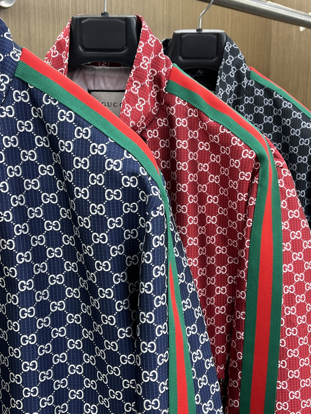 早春 Guc 🔥🔥早春系列，最新时尚立领夹克外套.处处细节显工艺足够的高级 结构性剪裁的设计改变来展现男