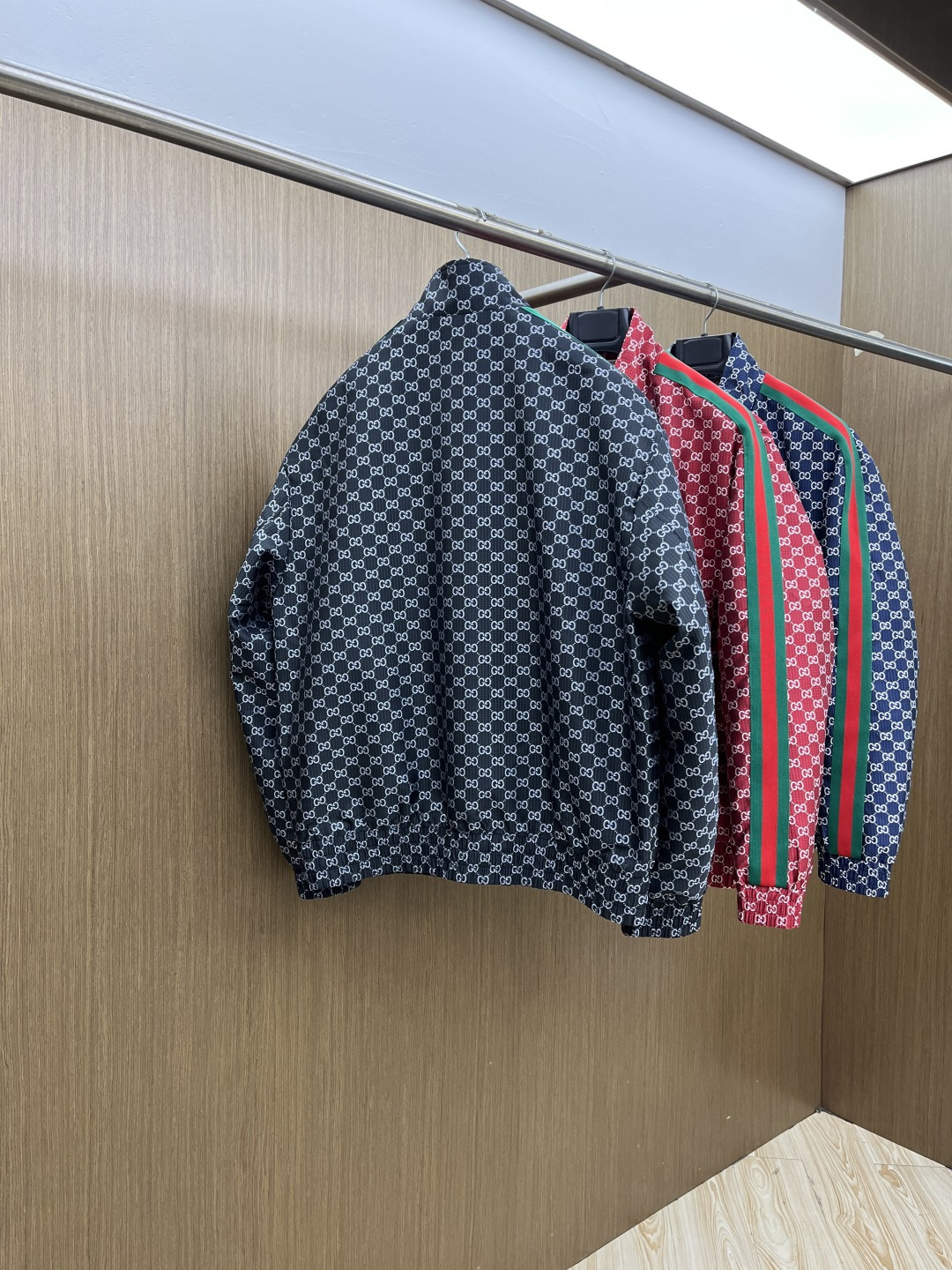 早春 Guc 🔥🔥早春系列，最新时尚立领夹克外套.处处细节显工艺足够的高级 结构性剪裁的设计改变来展现男