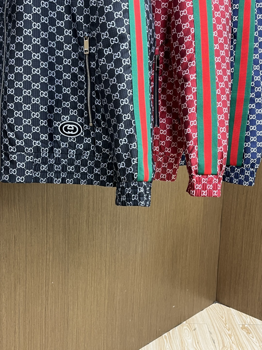 早春 Guc 🔥🔥早春系列，最新时尚立领夹克外套.处处细节显工艺足够的高级 结构性剪裁的设计改变来展现男