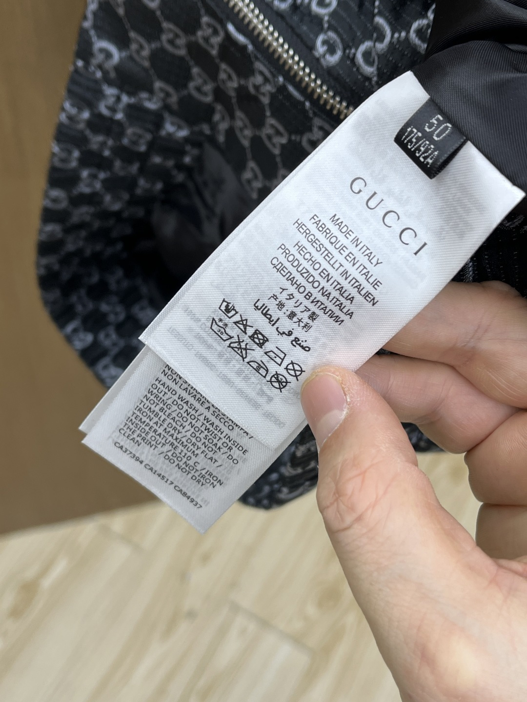 早春 Guc 🔥🔥早春系列，最新时尚立领夹克外套.处处细节显工艺足够的高级 结构性剪裁的设计改变来展现男