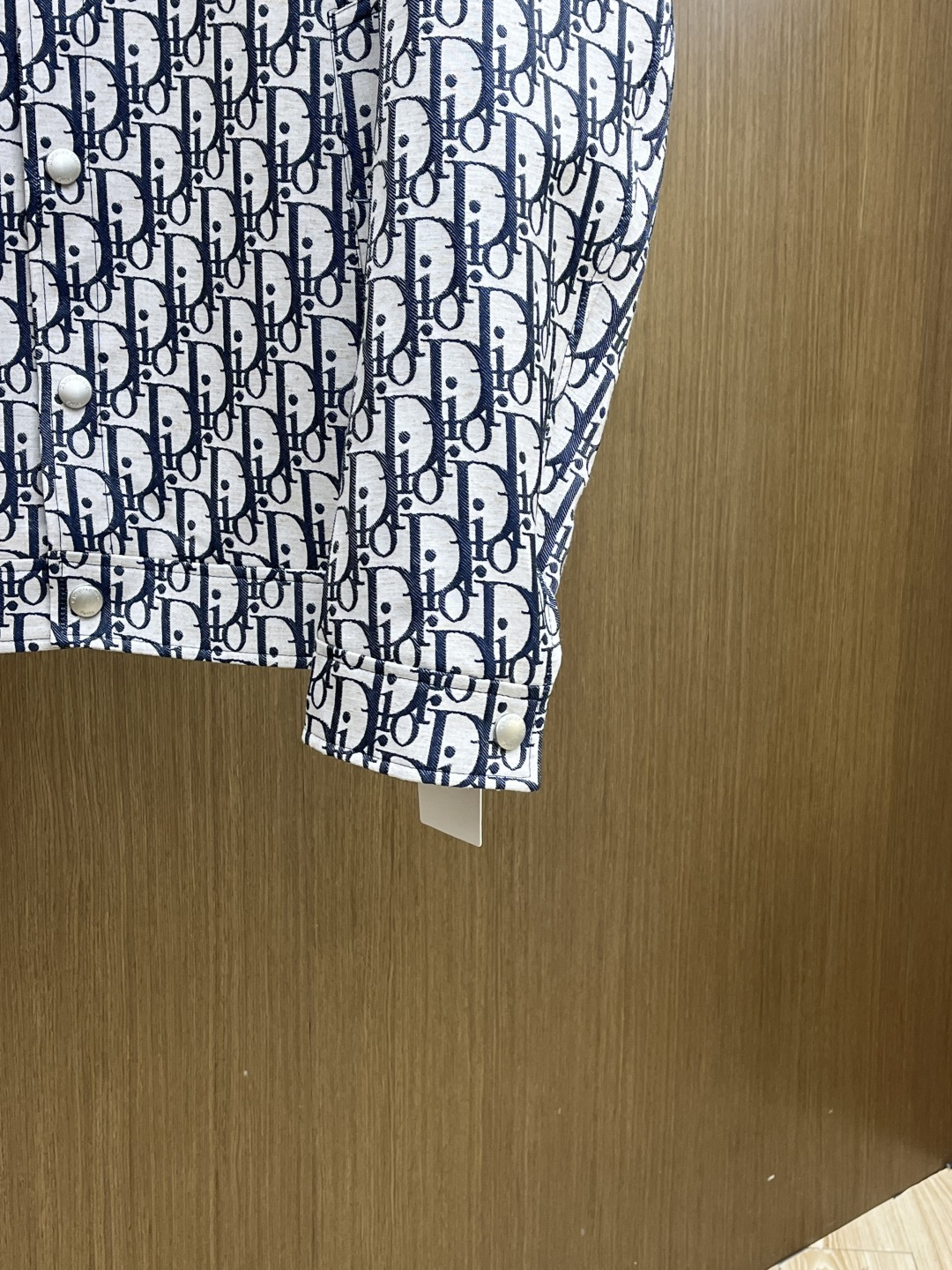 早春 CD 🔥🔥早春提花系列，最新时尚立领夹克外套.处处细节显工艺足够的高级 结构性剪裁的设计改变来展现