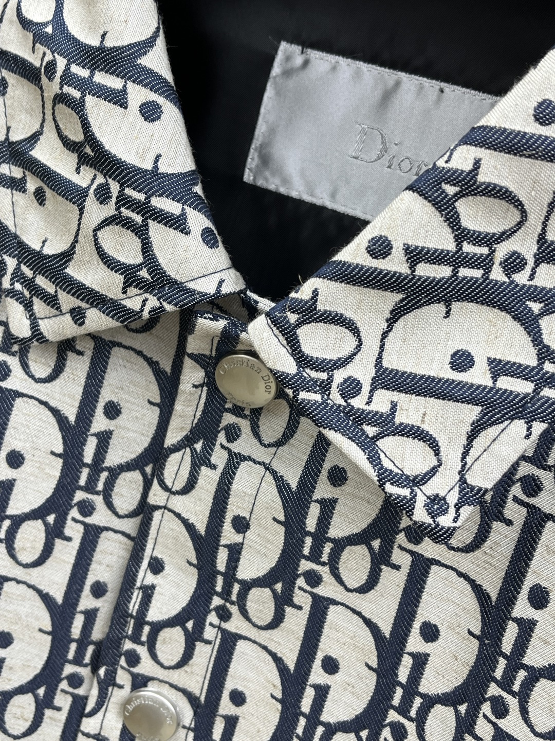 早春 CD 🔥🔥早春提花系列，最新时尚立领夹克外套.处处细节显工艺足够的高级 结构性剪裁的设计改变来展现