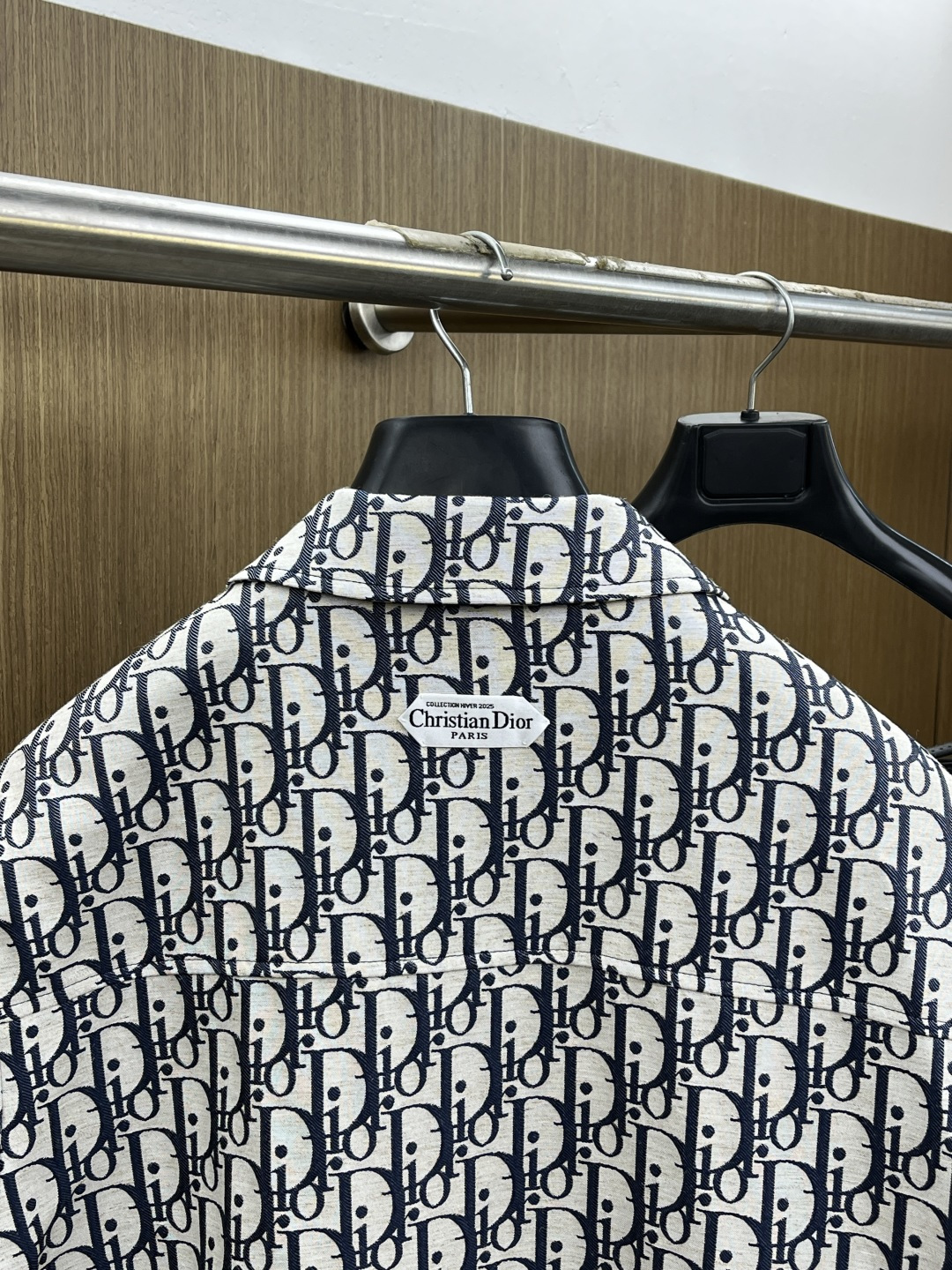 早春 CD 🔥🔥早春提花系列，最新时尚立领夹克外套.处处细节显工艺足够的高级 结构性剪裁的设计改变来展现