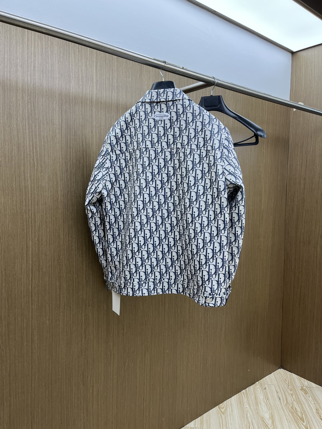 早春 CD 🔥🔥早春提花系列，最新时尚立领夹克外套.处处细节显工艺足够的高级 结构性剪裁的设计改变来展现