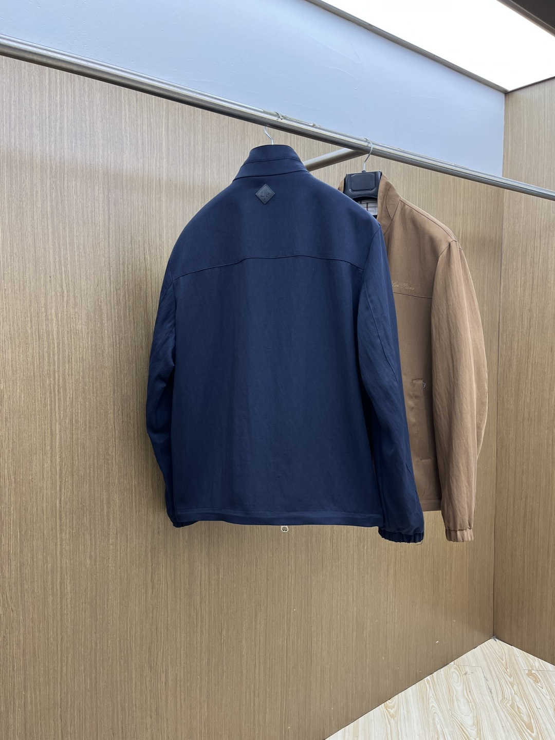 早春 Loro Piana 🔥🔥早春棉麻老钱风系列，最新时尚立领夹克外套.处处细节显工艺足够的高级 结构