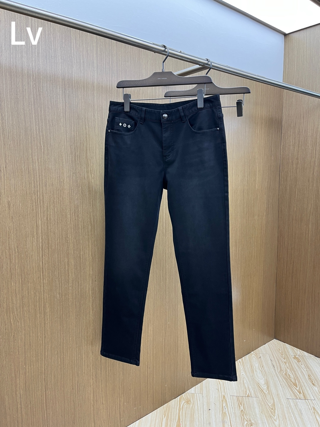 秋冬 LV 🔥🔥秋冬新品休闲牛仔裤 官网同步发售，裤身工艺设计，进口客供辅料、面料定制，代工厂出品免检！