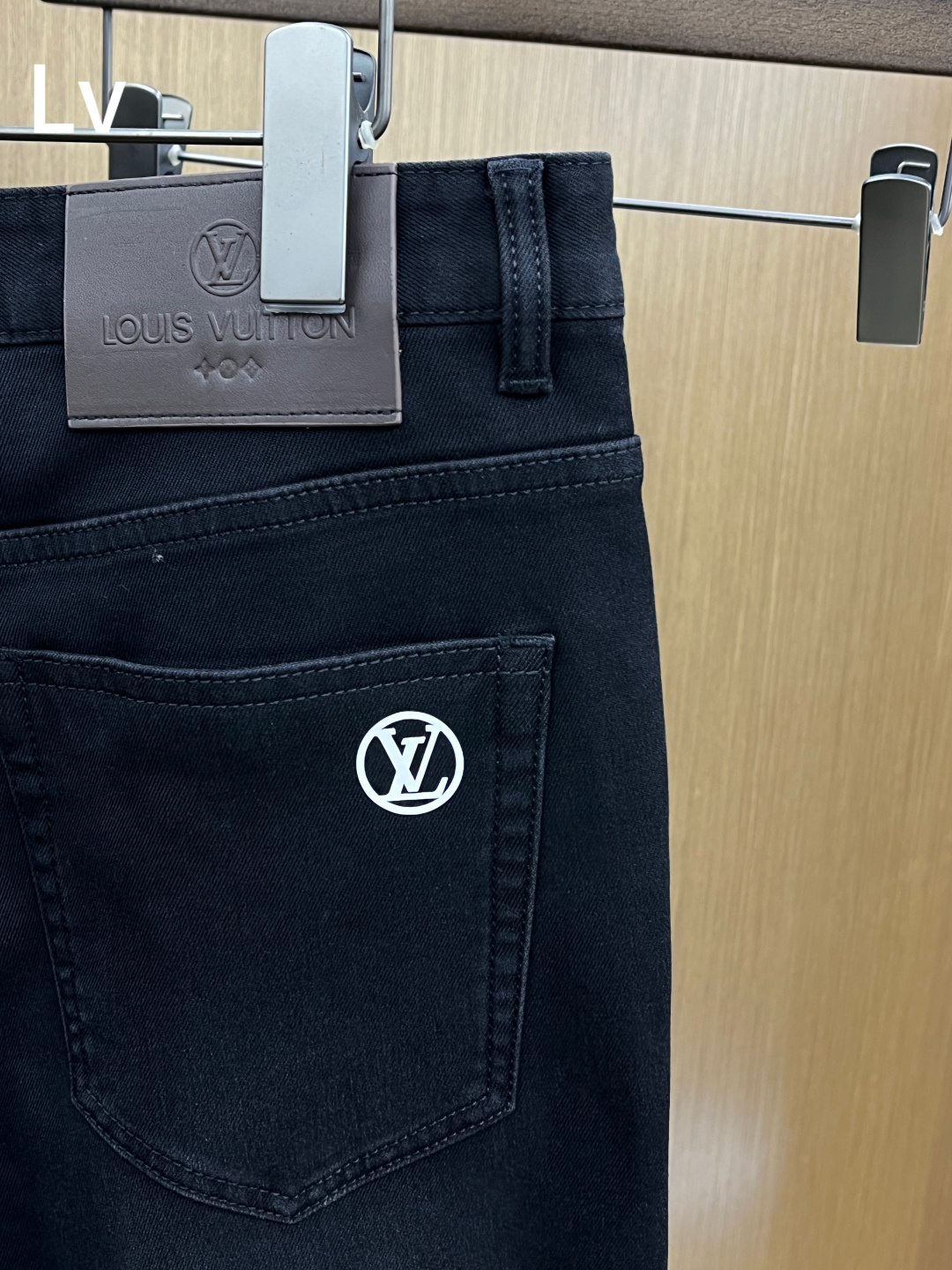 秋冬 LV 🔥🔥秋冬新品休闲牛仔裤 官网同步发售，裤身工艺设计，进口客供辅料、面料定制，代工厂出品免检！