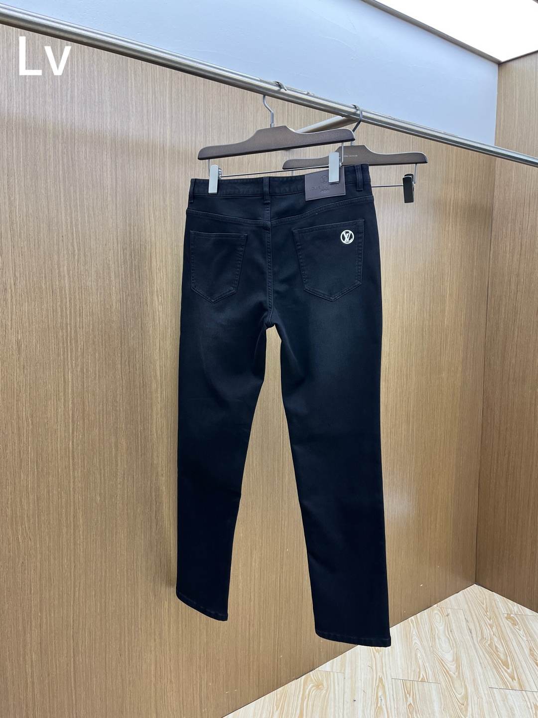 秋冬 LV 🔥🔥秋冬新品休闲牛仔裤 官网同步发售，裤身工艺设计，进口客供辅料、面料定制，代工厂出品免检！