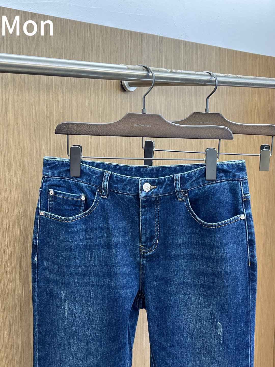 秋冬 Mon 🔥🔥秋冬新品休闲牛仔裤 官网同步发售，裤身工艺设计，进口客供辅料、面料定制，代工厂出品免检