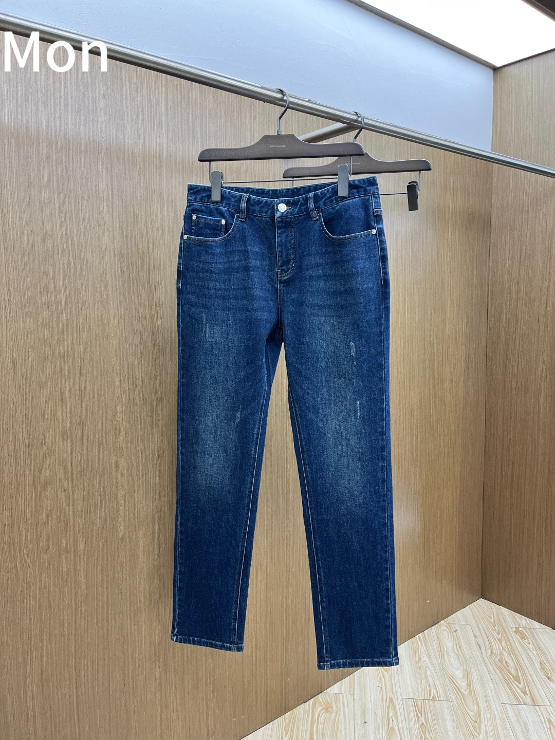 秋冬 Mon 🔥🔥秋冬新品休闲牛仔裤 官网同步发售，裤身工艺设计，进口客供辅料、面料定制，代工厂出品免检