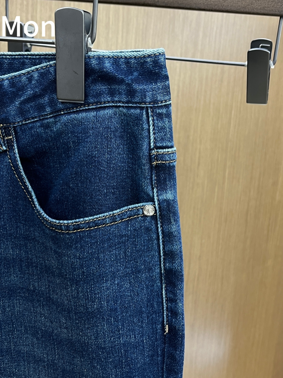秋冬 Mon 🔥🔥秋冬新品休闲牛仔裤 官网同步发售，裤身工艺设计，进口客供辅料、面料定制，代工厂出品免检