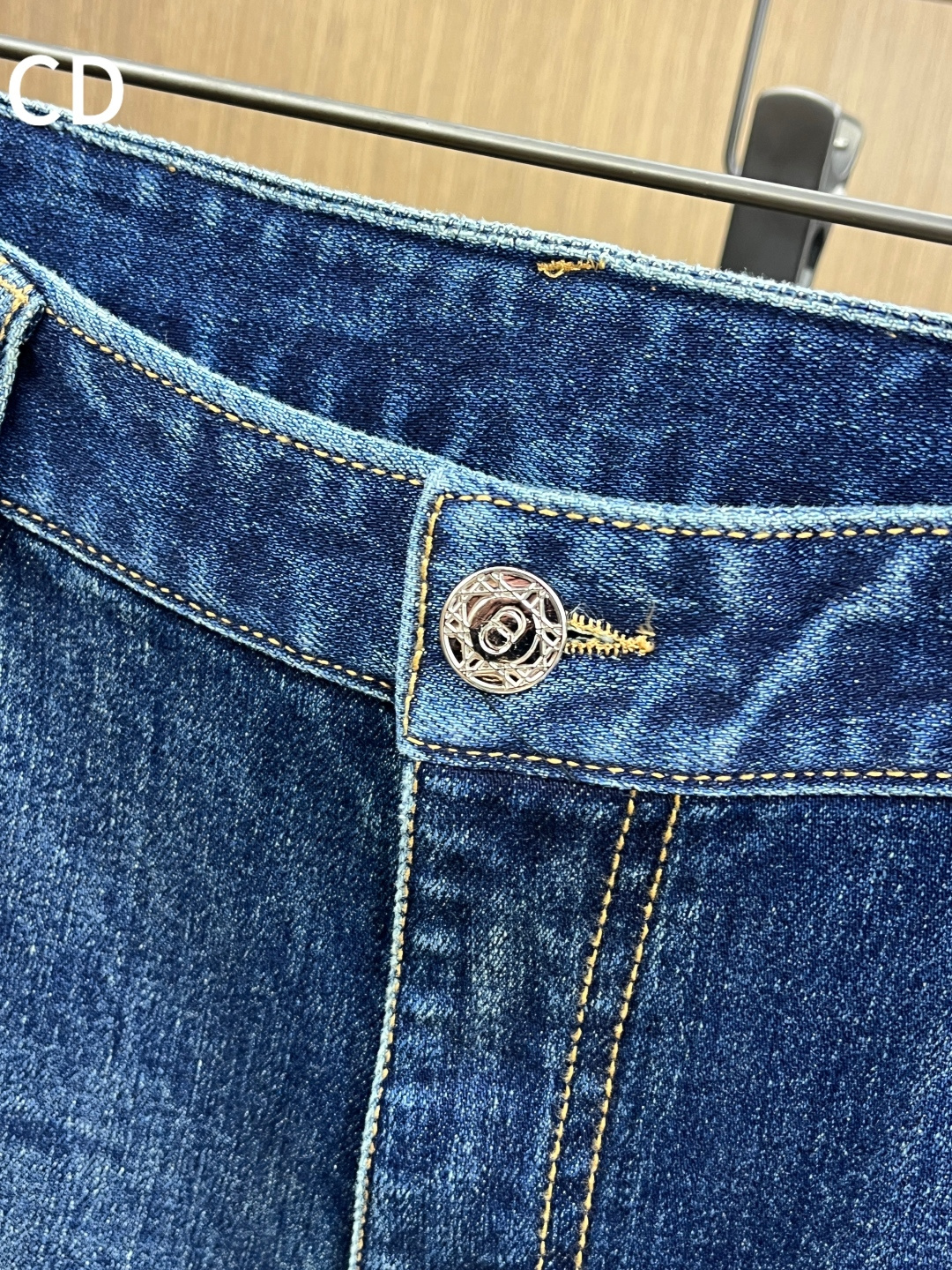秋冬 CD 🔥🔥秋冬新品休闲牛仔裤 官网同步发售，裤身工艺设计，进口客供辅料、面料定制，代工厂出品免检！