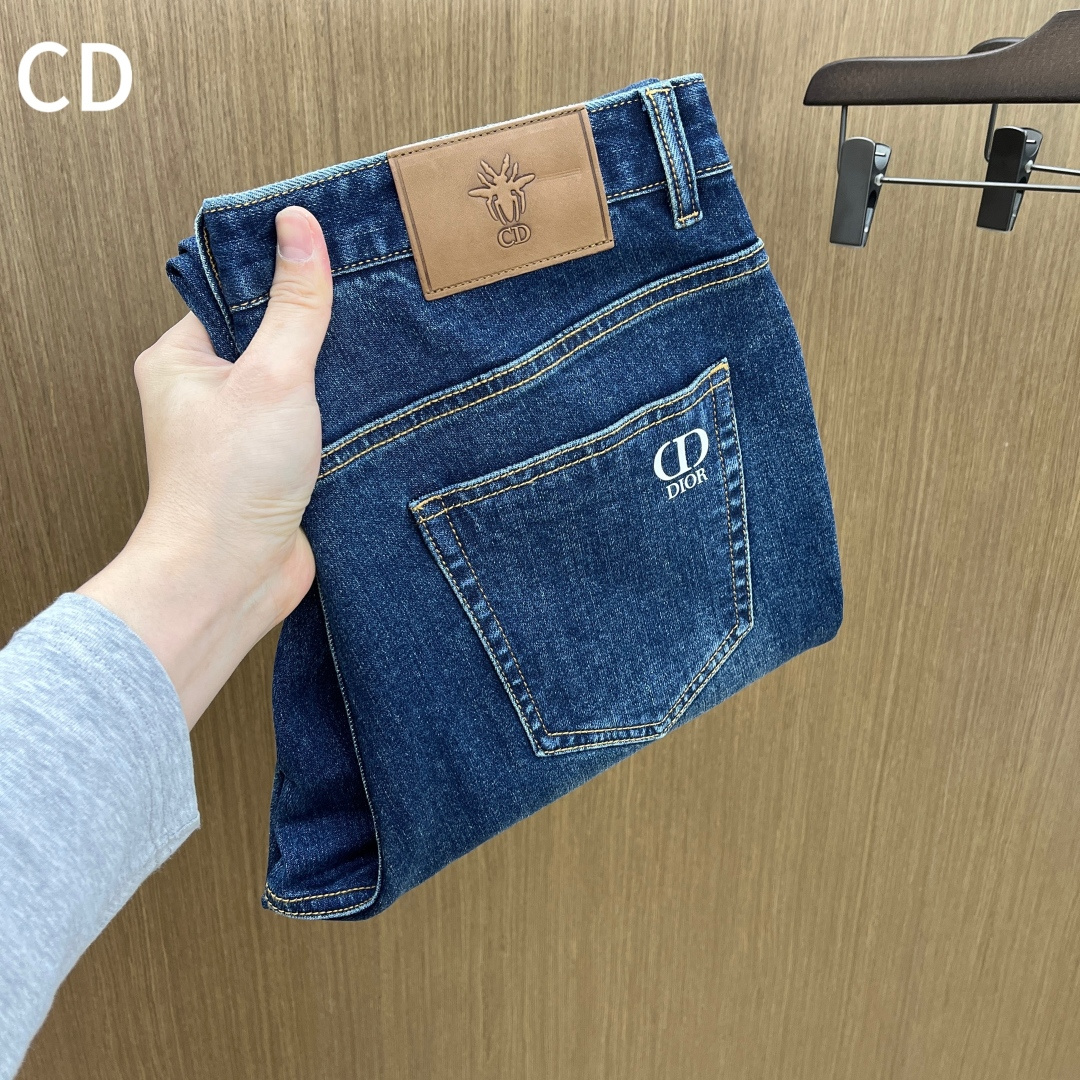 秋冬 CD 🔥🔥秋冬新品休闲牛仔裤 官网同步发售，裤身工艺设计，进口客供辅料、面料定制，代工厂出品免检！
