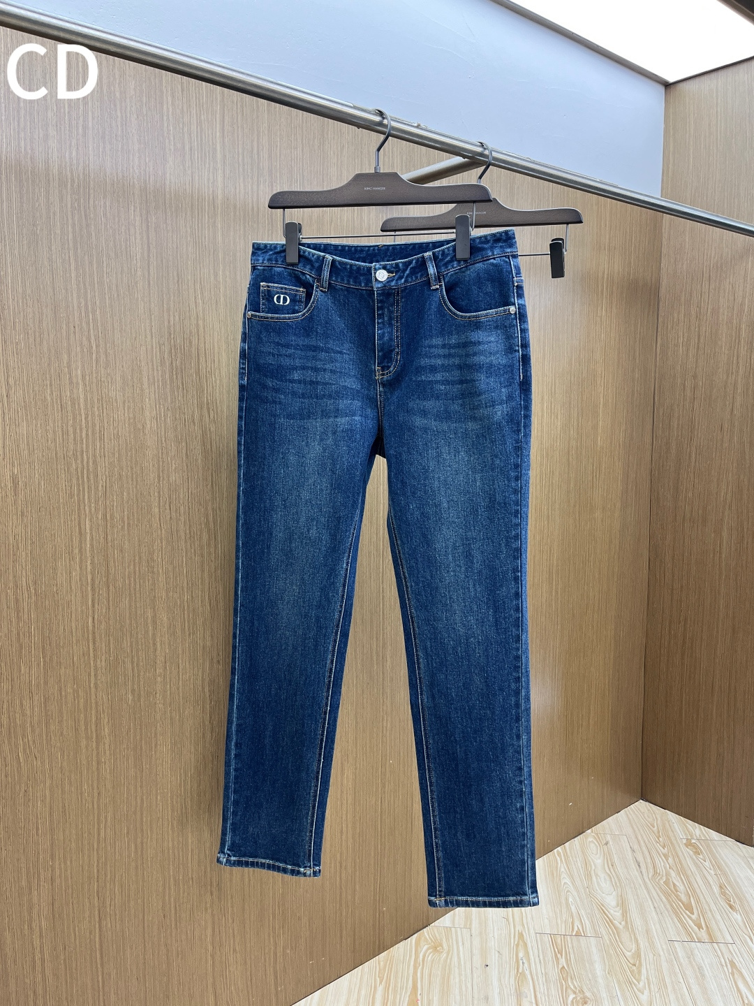 秋冬 CD 🔥🔥秋冬新品休闲牛仔裤 官网同步发售，裤身工艺设计，进口客供辅料、面料定制，代工厂出品免检！