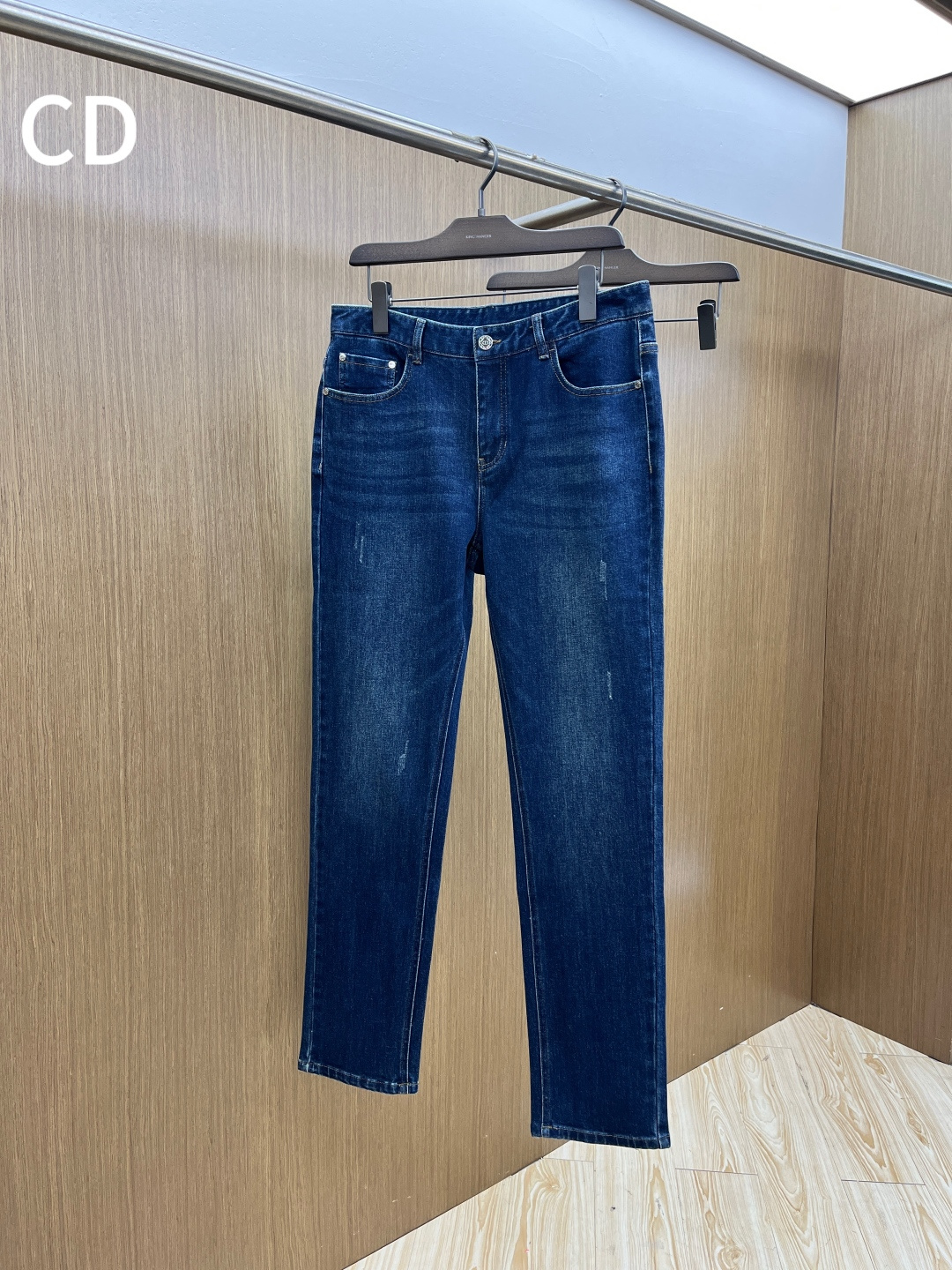 秋冬 CD 🔥🔥秋冬新品休闲牛仔裤 官网同步发售，裤身工艺设计，进口客供辅料、面料定制，代工厂出品免检！