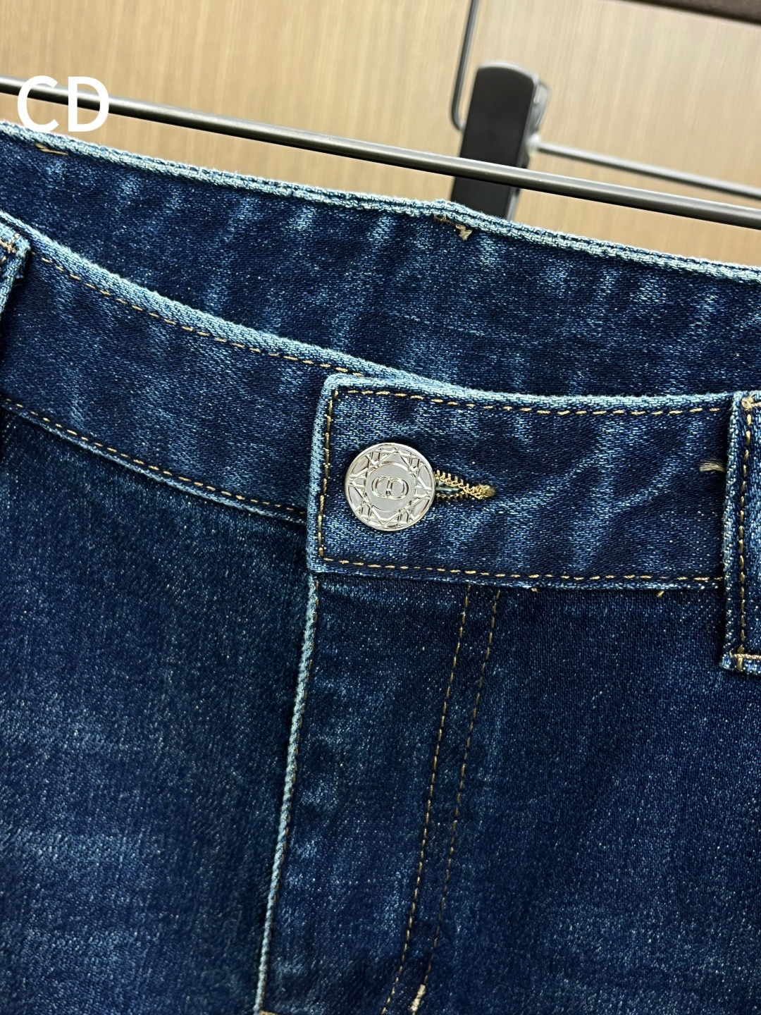 秋冬 CD 🔥🔥秋冬新品休闲牛仔裤 官网同步发售，裤身工艺设计，进口客供辅料、面料定制，代工厂出品免检！