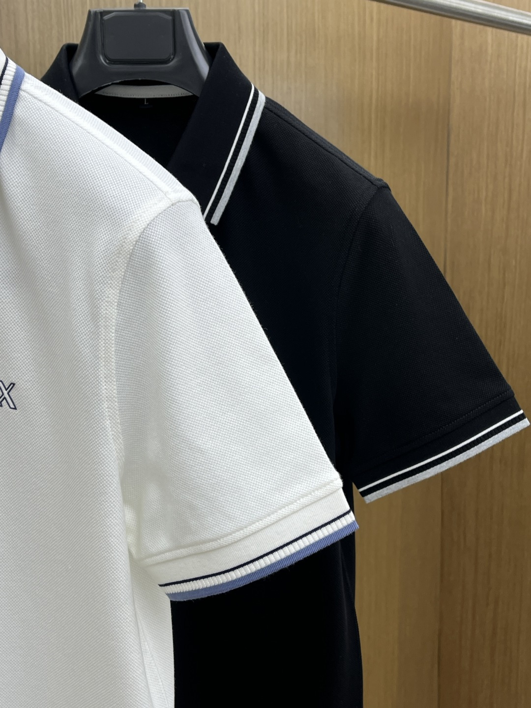 早春 AJ 🔥🔥早春新款男士标识短袖Polo衫，延续经典商务休闲翻领POLO恤.该款Polo衫采用丝光双