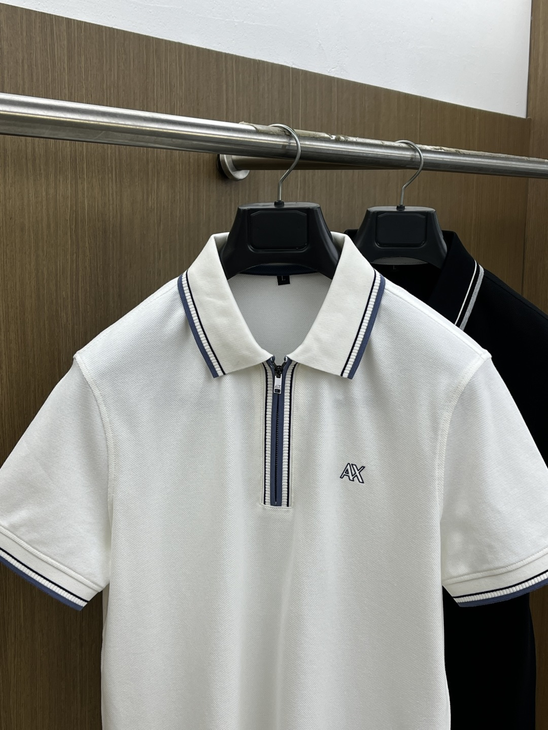 早春 AJ 🔥🔥早春新款男士标识短袖Polo衫，延续经典商务休闲翻领POLO恤.该款Polo衫采用丝光双