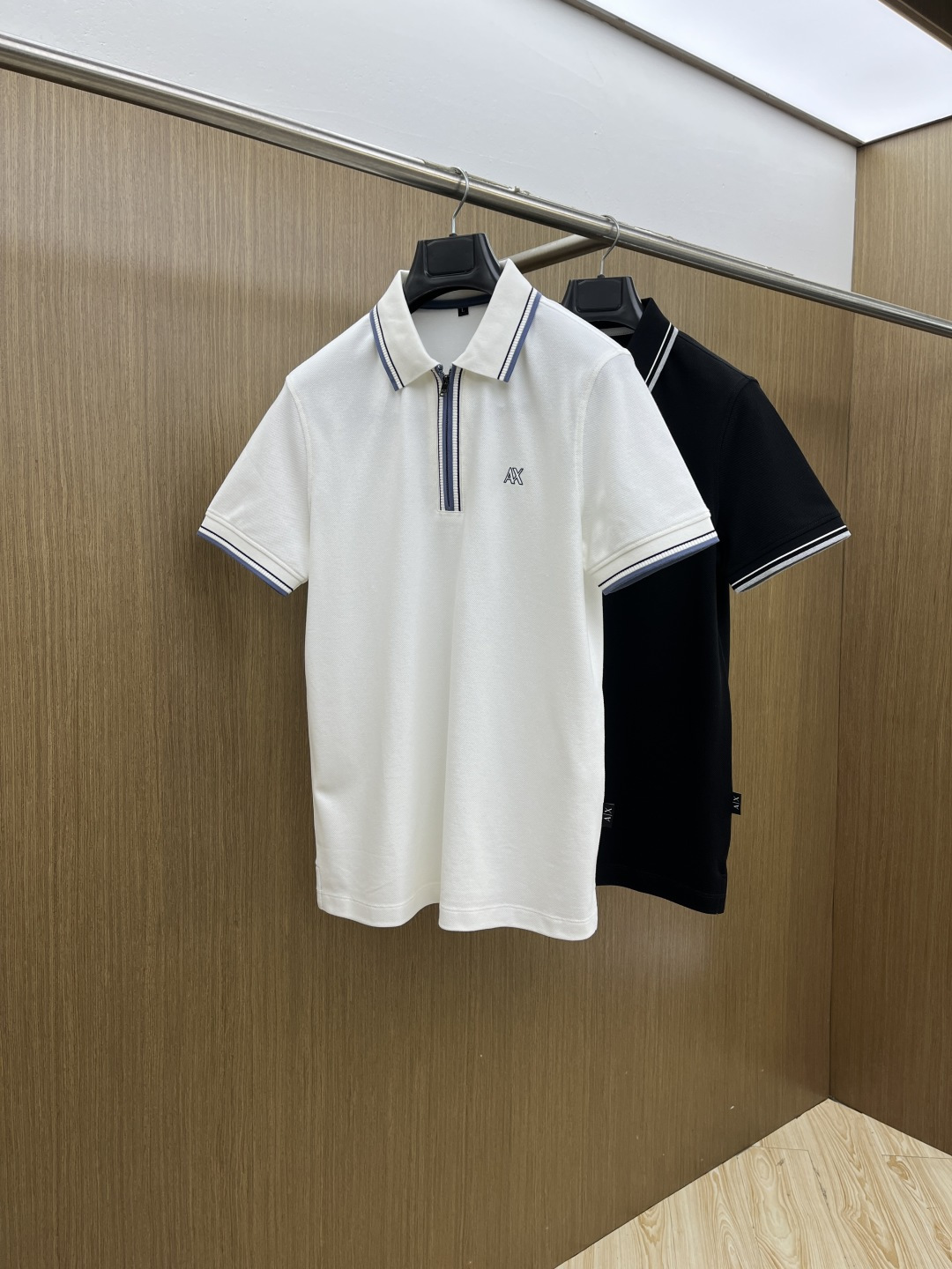 早春 AJ 🔥🔥早春新款男士标识短袖Polo衫，延续经典商务休闲翻领POLO恤.该款Polo衫采用丝光双