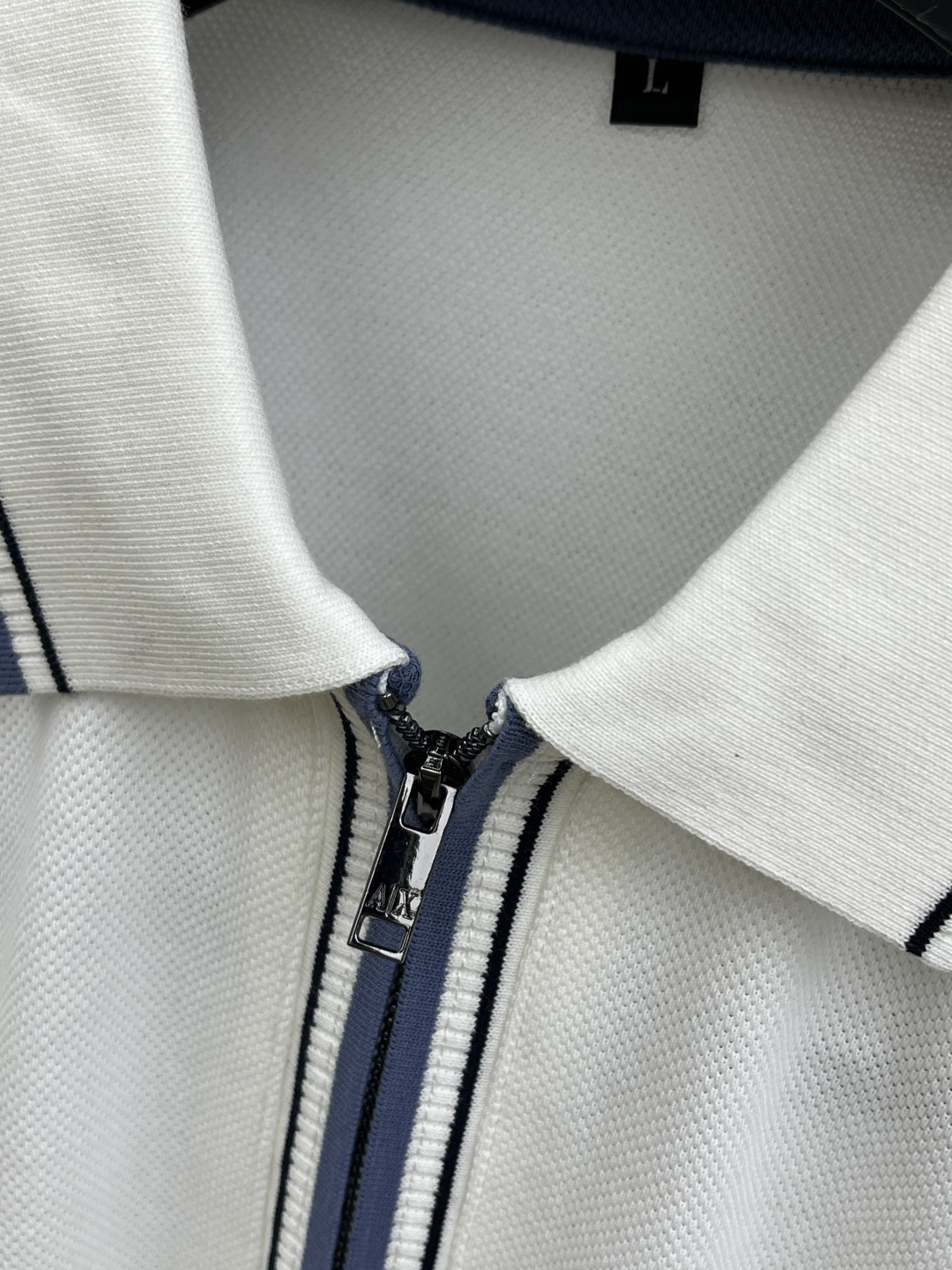 早春 AJ 🔥🔥早春新款男士标识短袖Polo衫，延续经典商务休闲翻领POLO恤.该款Polo衫采用丝光双