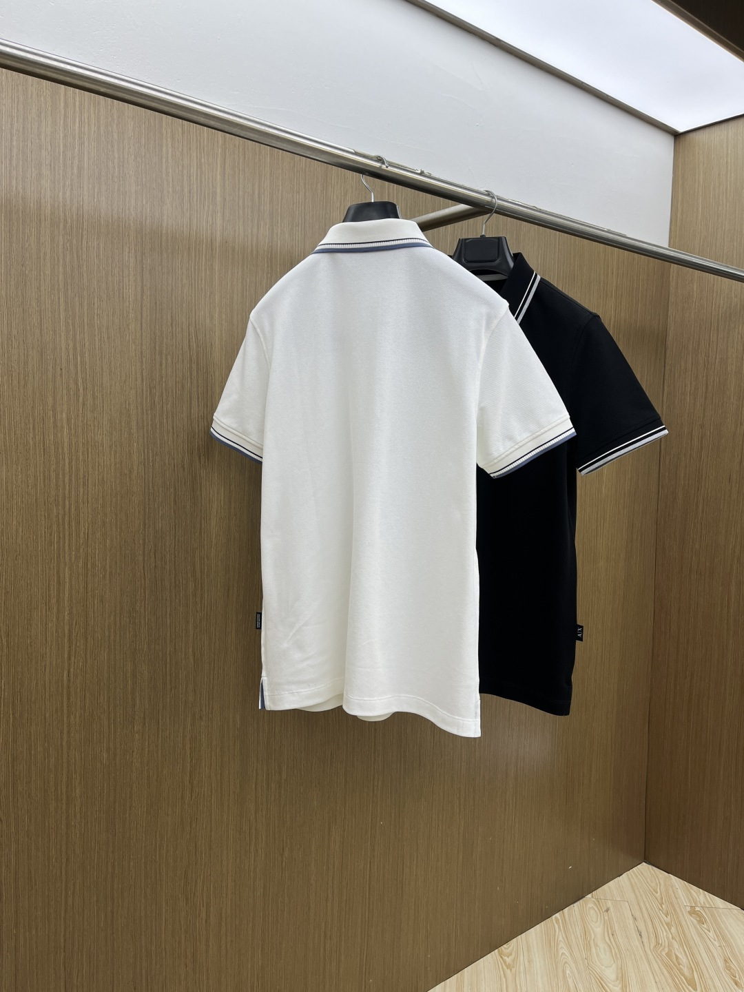 早春 AJ 🔥🔥早春新款男士标识短袖Polo衫，延续经典商务休闲翻领POLO恤.该款Polo衫采用丝光双