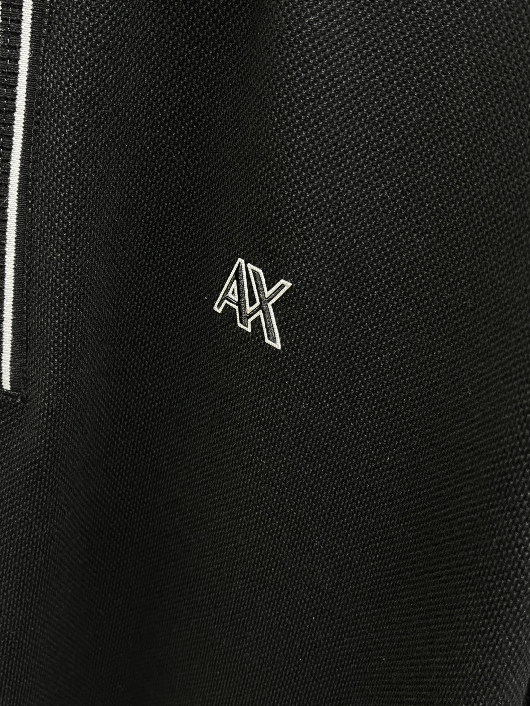 早春 AJ 🔥🔥早春新款男士标识短袖Polo衫，延续经典商务休闲翻领POLO恤.该款Polo衫采用丝光双